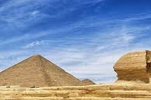 Pyramids and lunch infront of the pyramids